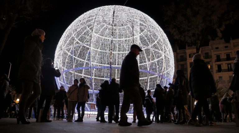 Un regalo de Navidad si donas a entidades de otros países: aprovecha la fiscalidad española